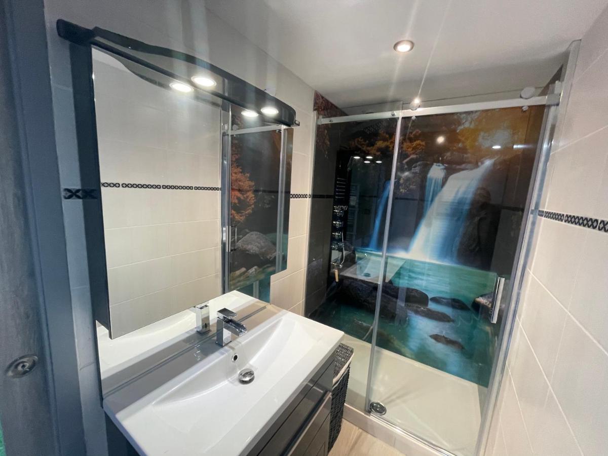 Villa Le Miroir à Domerat Extérieur photo
